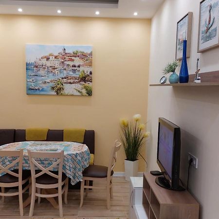 Апартамент Pink & Blue - 2Bdr With Balcony - Wi-Fi Varna Esterno foto