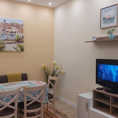 Апартамент Pink & Blue - 2Bdr With Balcony - Wi-Fi Varna Esterno foto