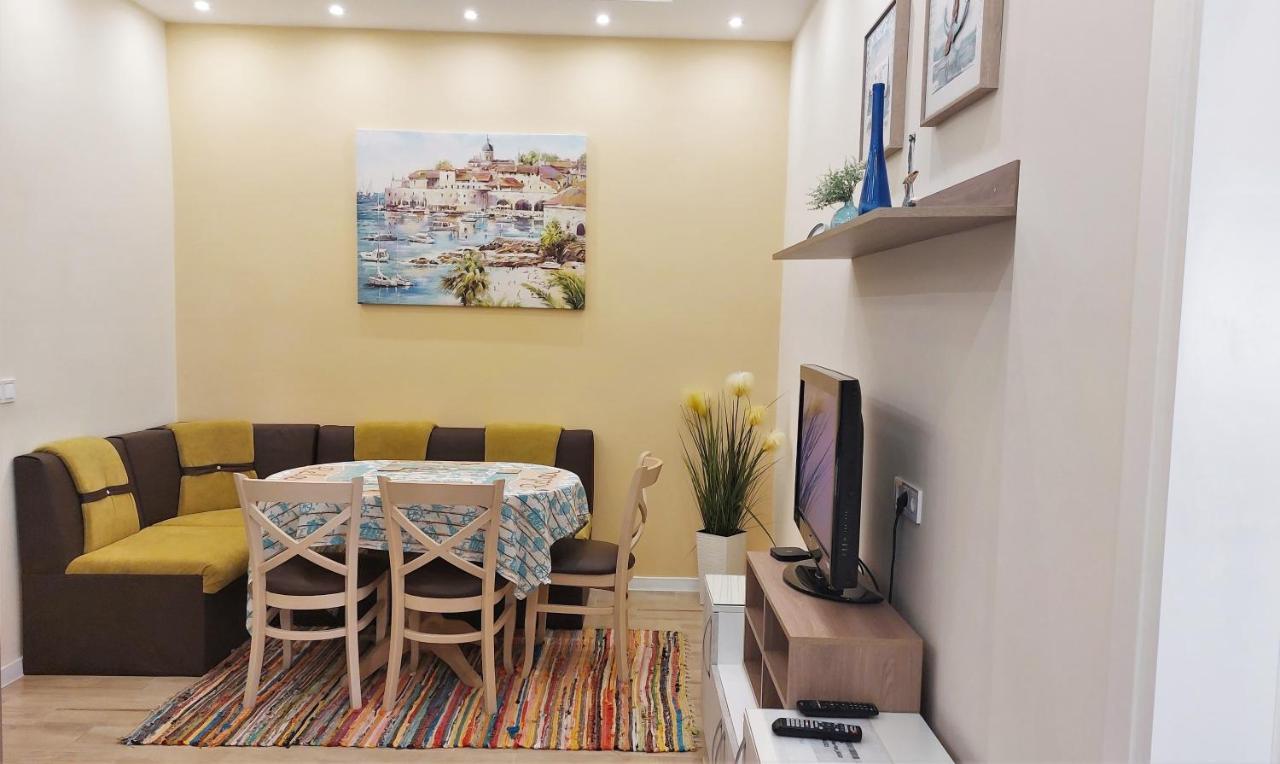 Апартамент Pink & Blue - 2Bdr With Balcony - Wi-Fi Varna Esterno foto