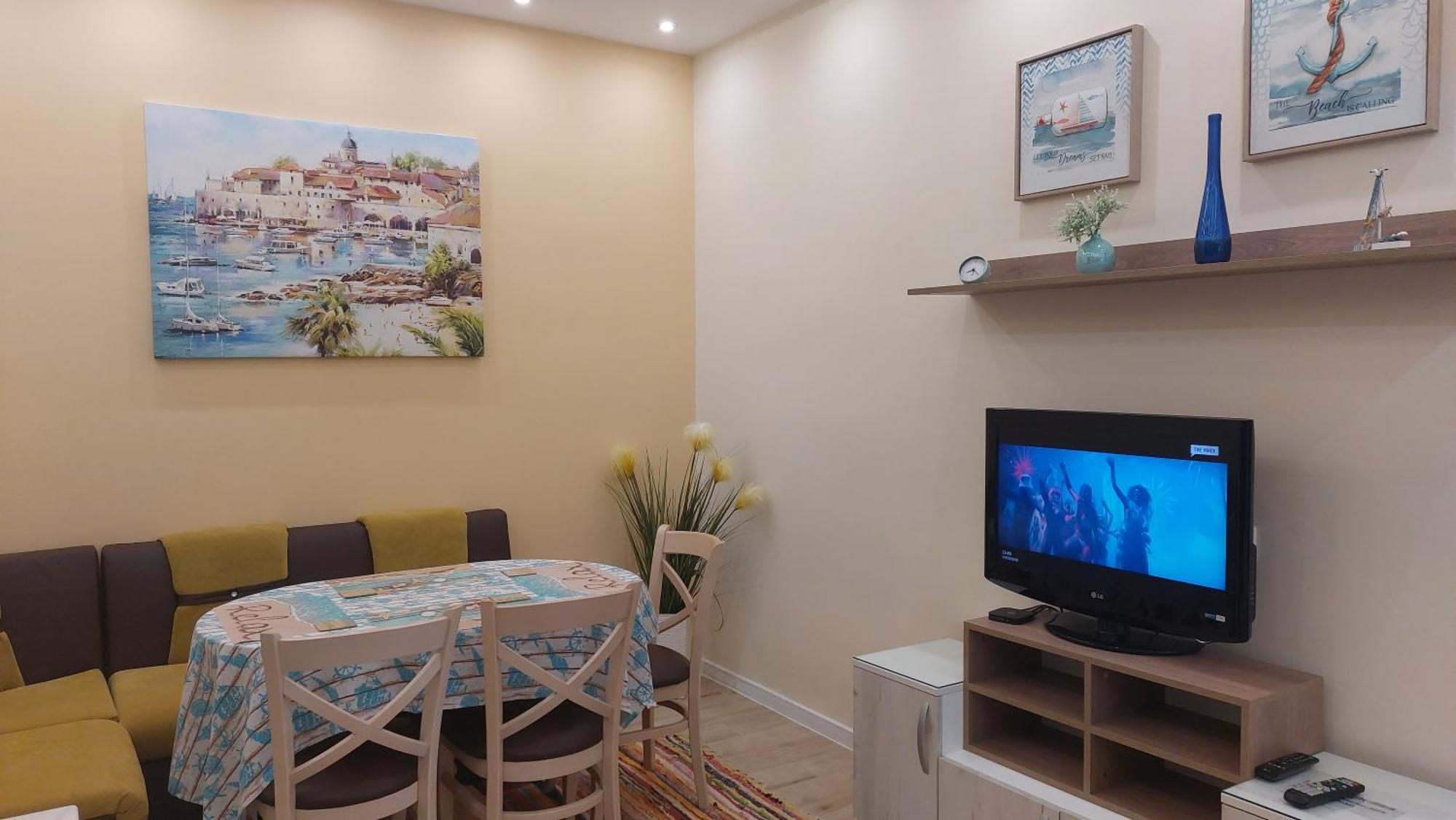 Апартамент Pink & Blue - 2Bdr With Balcony - Wi-Fi Varna Esterno foto